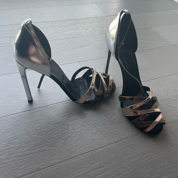 Gucci Heels - Picture 3 of 6